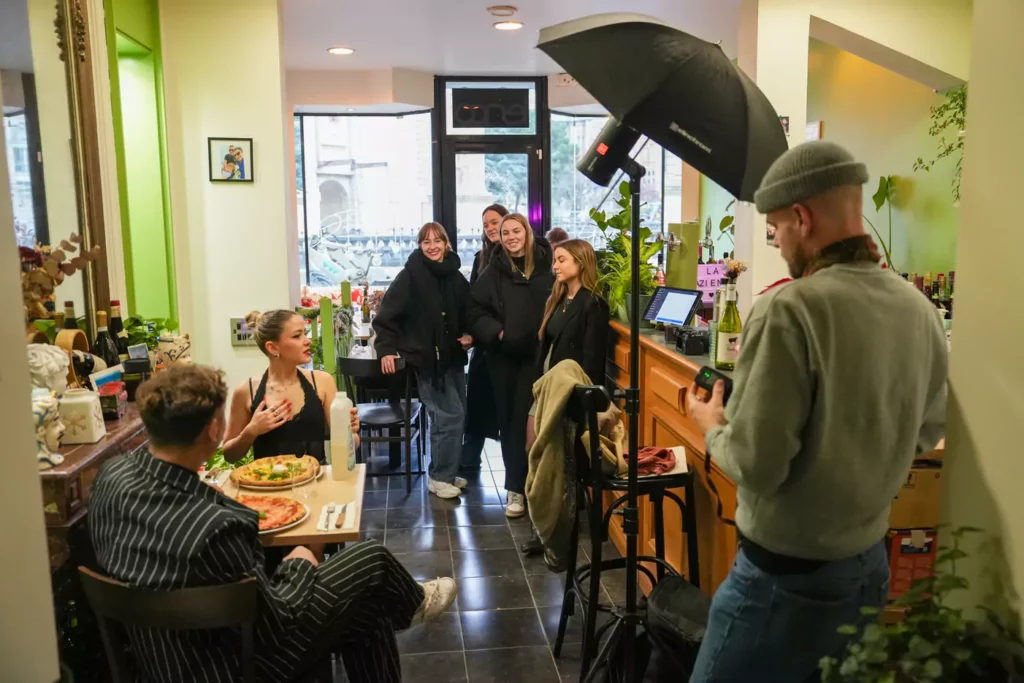 Shooting photo des étudiants sur le thème de l'absurde