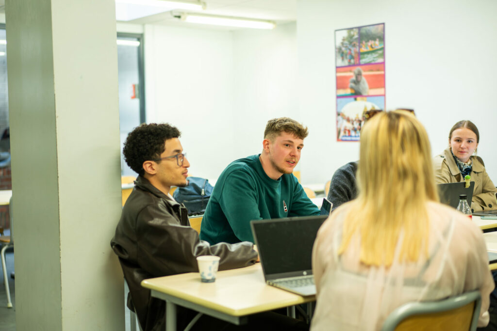 Etudiants en parcours commerce à l'ISEFAC Lille