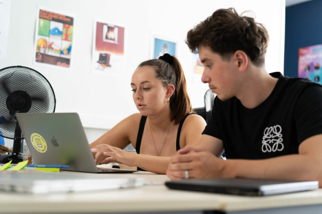 Capucine en projet entrepreneurial à l'ISEFAC